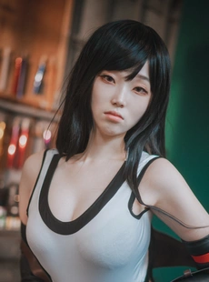 Bambi 78 DJAWA Tifa Lockhart Final Fantasy Version A